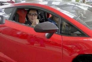 明星开便宜车,开廉价车展现亲民一面